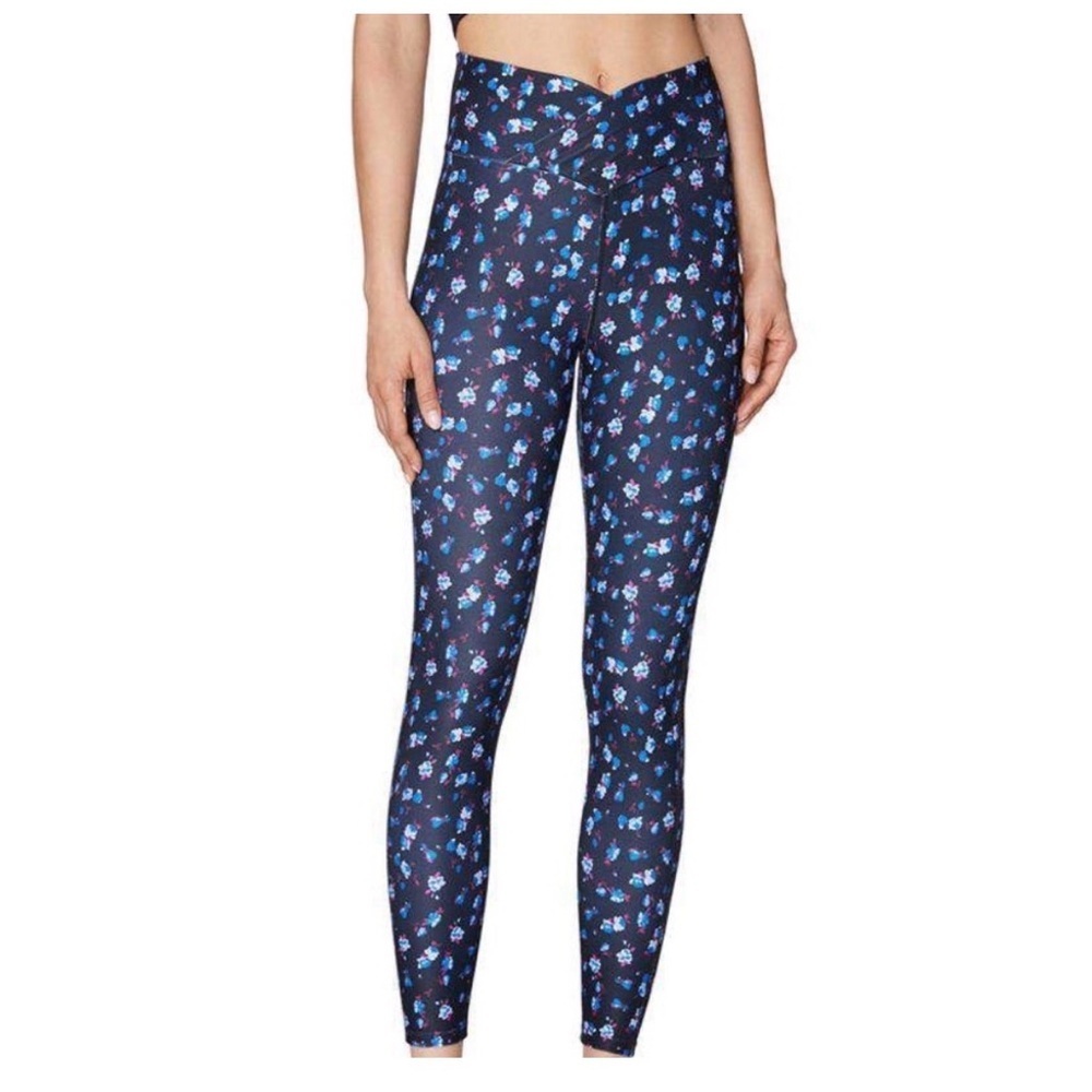 floral Betsey Johnson Performance Leggings size : Xtra Small.